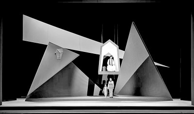 你的舞台还在平庸无奇？这三大设计法则让观众瞬间共鸣