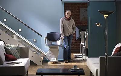 升降货梯如何选购_椅式升降机_电动椅式升降机